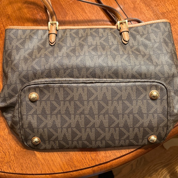 Michael Kors Jet Set Signature Tote - Picture 4 of 4